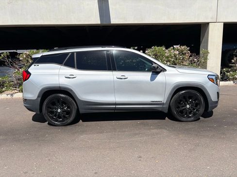 Used 2020 GMC Terrain SLE w/ Elevation Edition image 3