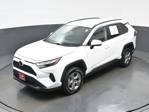 Used 2025 Toyota RAV4 XLE AWD/4WD image 36
