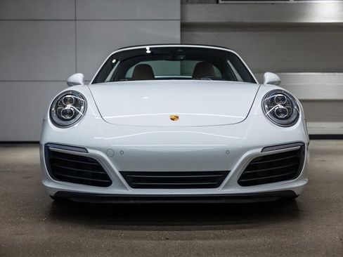 Used 2018 Porsche 911 Targa 4S image 4