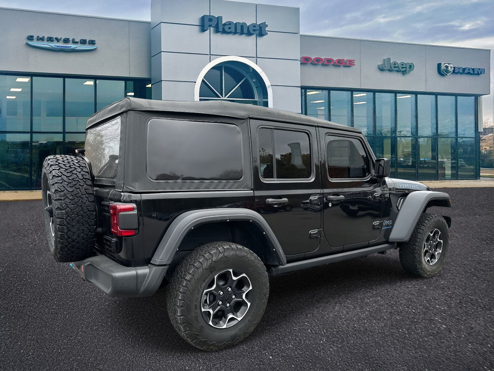 Used 2023 Jeep Wrangler Unlimited Rubicon 4xe AWD/4WD image 2