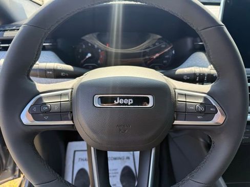 Used 2024 Jeep Compass Latitude w/ Convenience Group AWD/4WD image 16