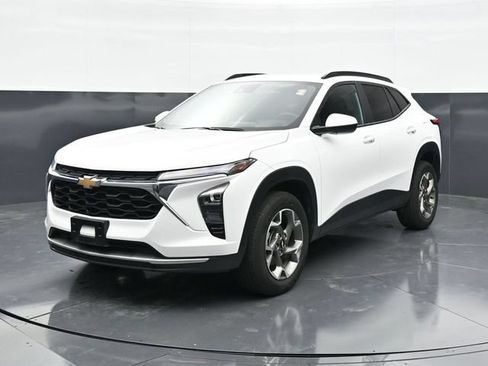 Used 2025 Chevrolet Trax LT w/ LT Convenience Package FWD image 5