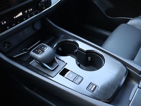 Used 2024 Nissan Rogue SV w/ SV Premium Package FWD image 26