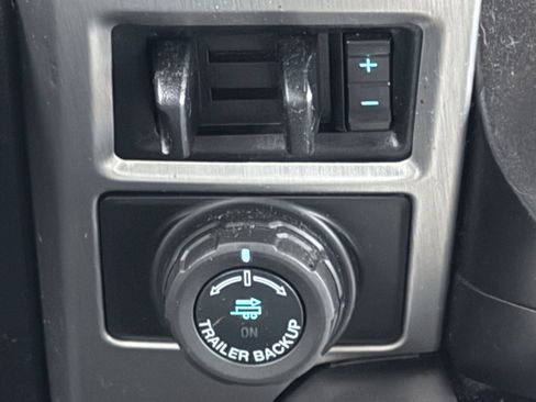 Used 2020 Ford F350 Platinum w/ Tremor Off-Road Package AWD/4WD image 25