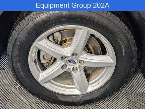 Used 2017 Ford Explorer XLT w/ Equipment Group 202A AWD/4WD image 9