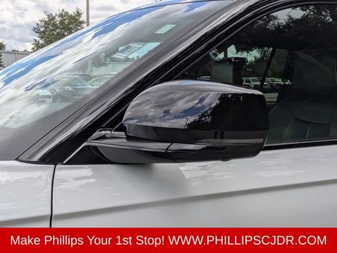 Used 2025 Jeep Grand Cherokee Summit w/ Obsidian Package AWD/4WD image 11