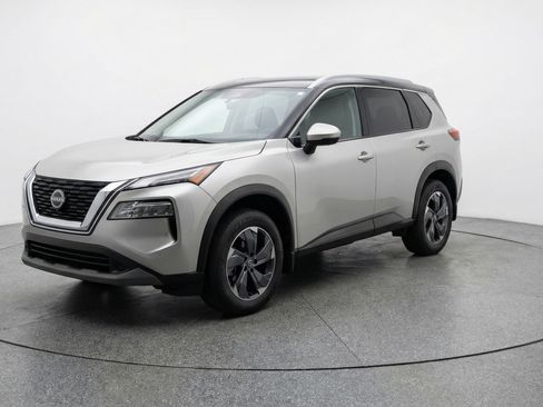 Used 2025 Nissan Rogue SV FWD image 3