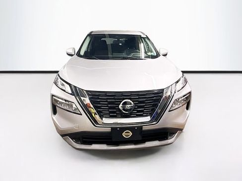 Used 2021 Nissan Rogue SV image 2