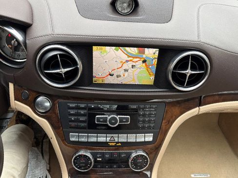 Used 2013 Mercedes-Benz SL 550 image 25