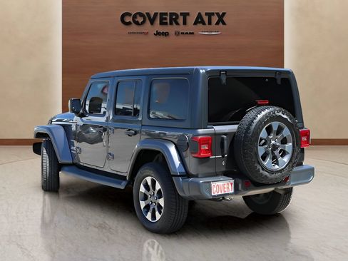 Used 2018 Jeep Wrangler Unlimited Sahara w/ Dual Top Group AWD/4WD image 3