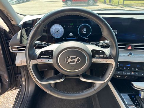 Used 2025 Hyundai Elantra Limited FWD image 29
