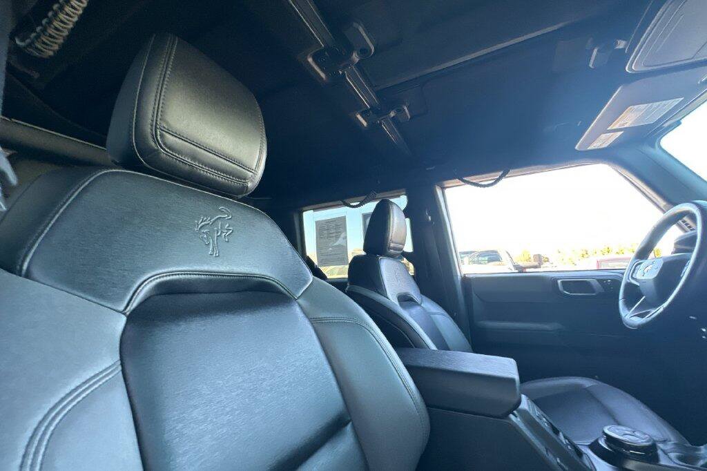 Used 2023 Ford Bronco Big Bend w/ Sasquatch Package AWD/4WD image 17