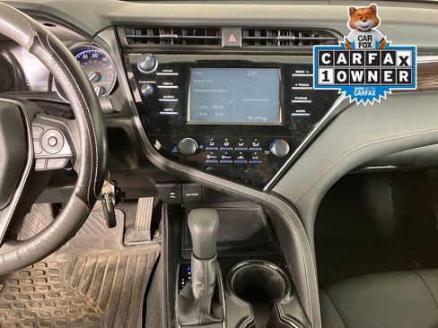 Used 2018 Toyota Camry LE image 27