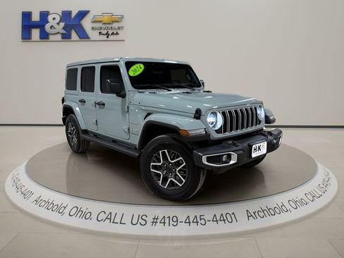 Used 2024 Jeep Wrangler Unlimited Sahara w/ Technology Group AWD/4WD image 1