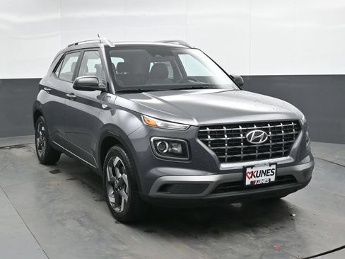 New 2026 Hyundai Venue SEL FWD image 4