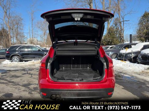 Used 2018 Jaguar F-PACE Prestige image 18