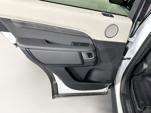 Used 2022 Land Rover Discovery S R-Dynamic image 27