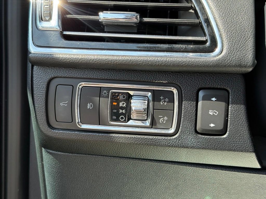 Used 2022 Lincoln Navigator L 4WD image 33