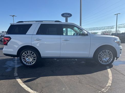 Used 2024 Ford Expedition Limited image 4
