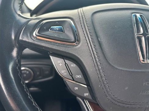 Used 2017 Lincoln MKZ Reserve FWD image 19