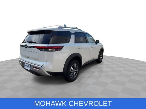 Used 2024 Nissan Pathfinder SL AWD/4WD image 8