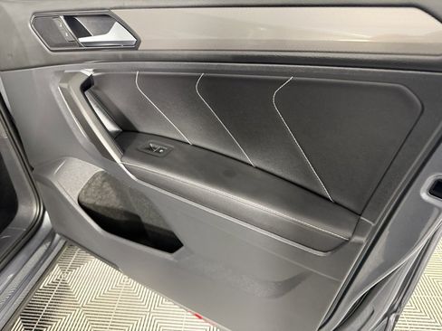 Used 2022 Volkswagen Tiguan SE image 33
