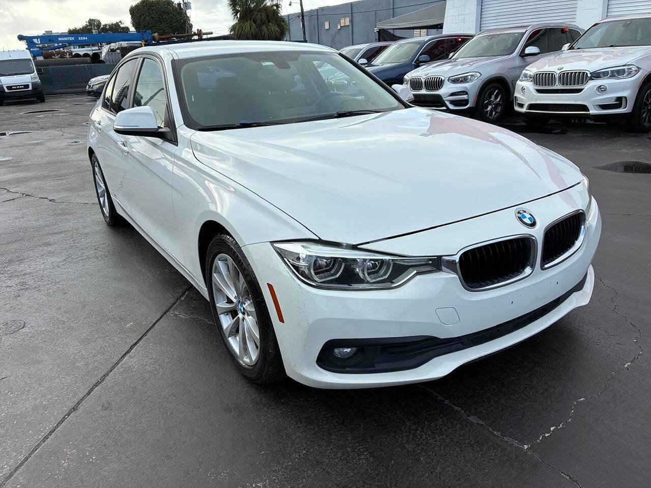 Used 2018 BMW 320i Sedan RWD image 2