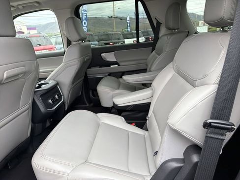 Used 2025 Ford Expedition Active AWD/4WD image 13