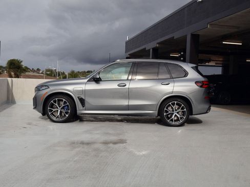 Used 2025 BMW X5 xDrive50e w/ Executive Package image 2