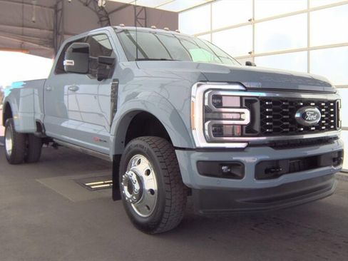 Used 2025 Ford F450 Platinum w/ FX4 Off-Road Package image 2