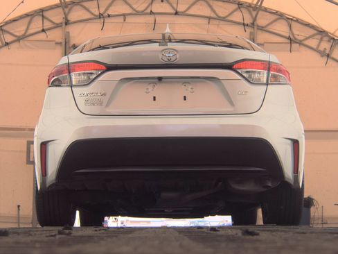 Used 2022 Toyota Corolla LE image 10