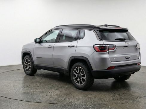 Used 2025 Jeep Compass Trailhawk AWD/4WD image 6
