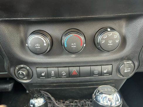 Used 2015 Jeep Wrangler Unlimited Sahara w/ Katzkin Premium Leather Group image 23