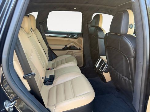 Used 2018 Porsche Cayenne S Platinum AWD/4WD image 13