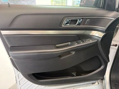 Used 2018 Ford Explorer XLT w/ Equipment Group 202A AWD/4WD image 16