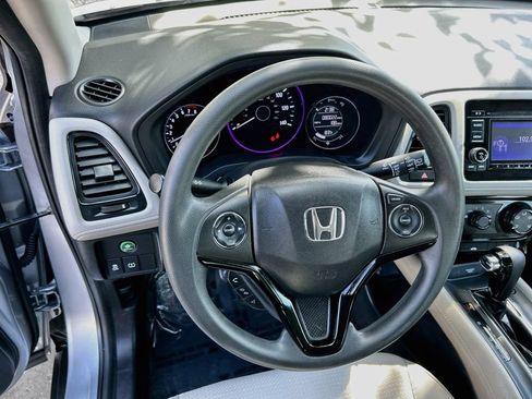 Used 2019 Honda HR-V LX image 11