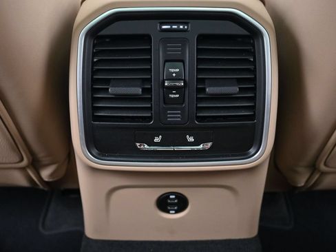 Used 2026 Porsche Macan AWD/4WD image 8