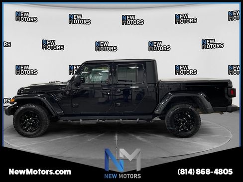 Used 2023 Jeep Gladiator Sport AWD/4WD image 2