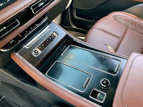 Used 2025 Lincoln Aviator Reserve image 17