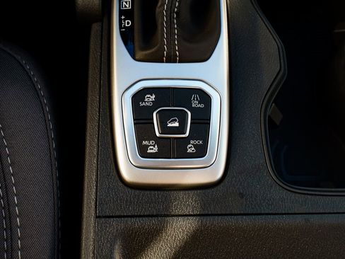 New 2026 Nissan Frontier SV image 18