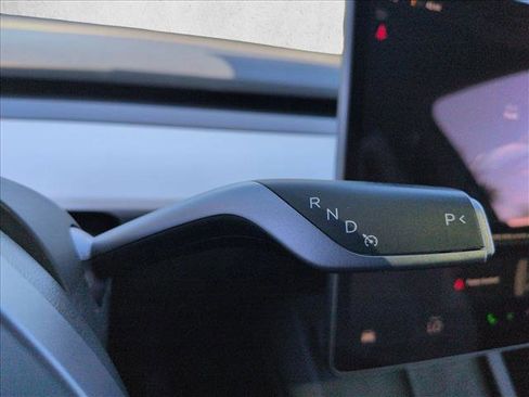 Used 2023 Tesla Model Y Long Range image 17