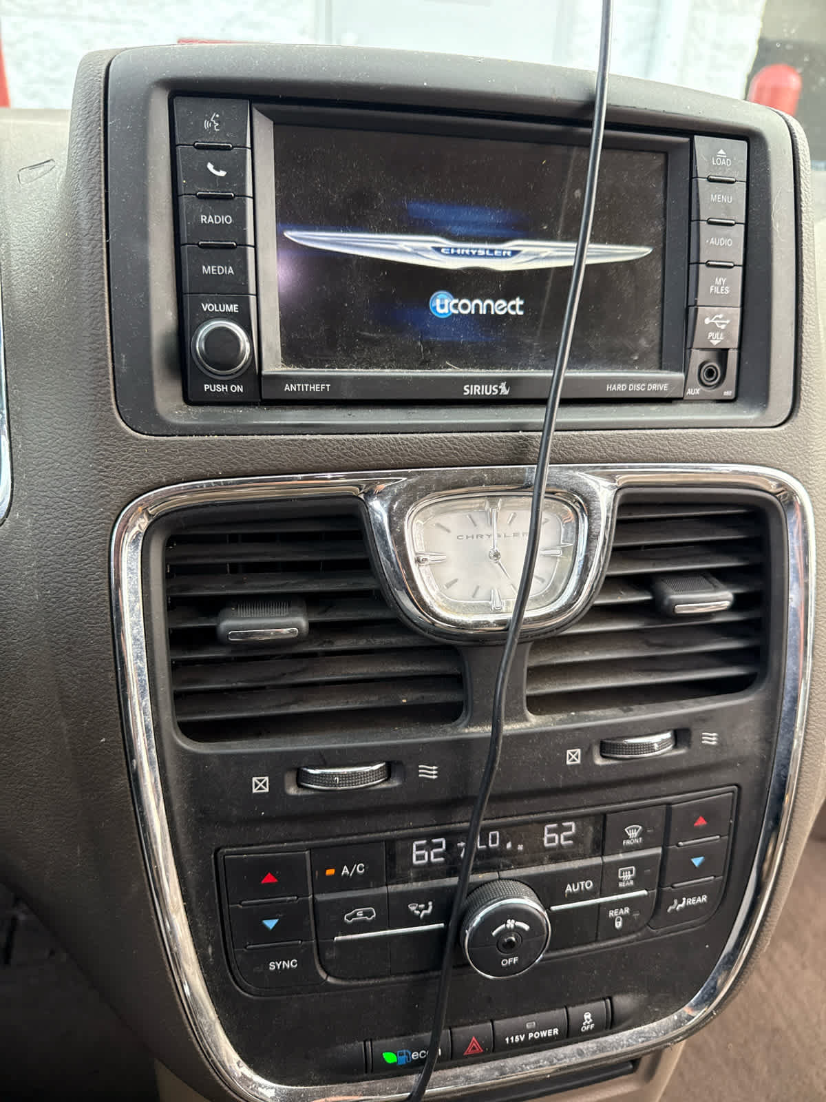 Used 2015 Chrysler Town & Country Touring FWD image 7