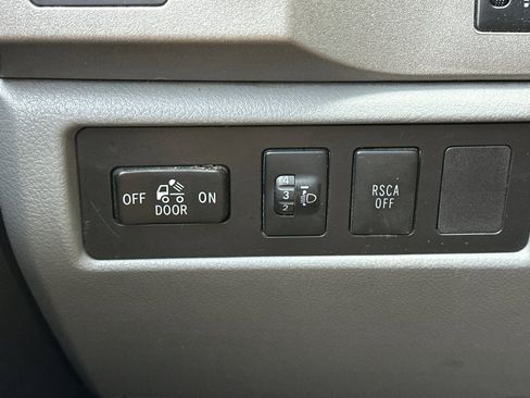 Used 2010 Toyota Tundra Limited image 39