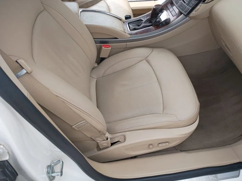 Used 2013 Buick LaCrosse Premium w/ Driver Confidence Package FWD image 17