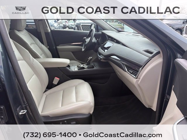Used 2020 Cadillac XT4 Luxury w/ Cold Weather Package FWD image 7