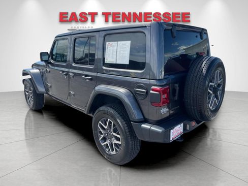 Used 2025 Jeep Wrangler Unlimited Sahara AWD/4WD image 5