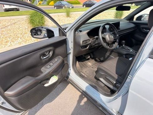 Used 2024 Honda HR-V Sport image 9