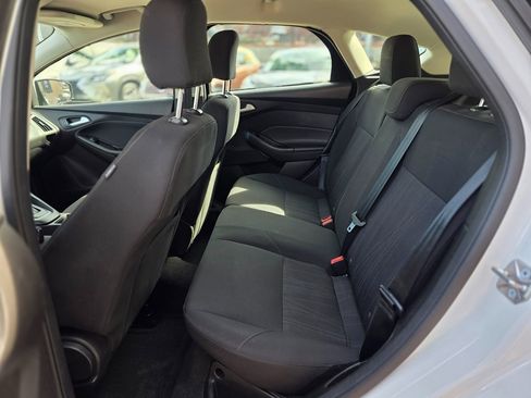 Used 2016 Ford Focus SE w/ SE Sport Package image 24