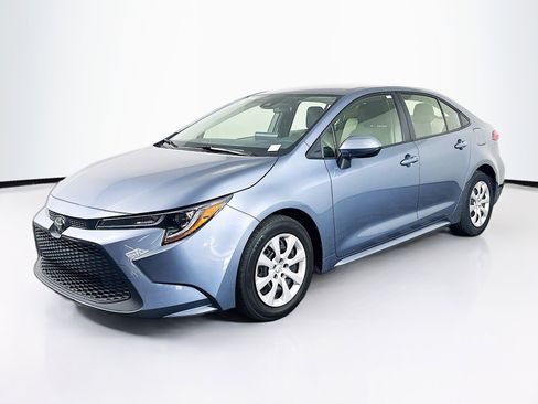 Used 2022 Toyota Corolla LE image 3