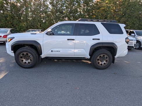 Used 2025 Toyota 4Runner Trailhunter image 6